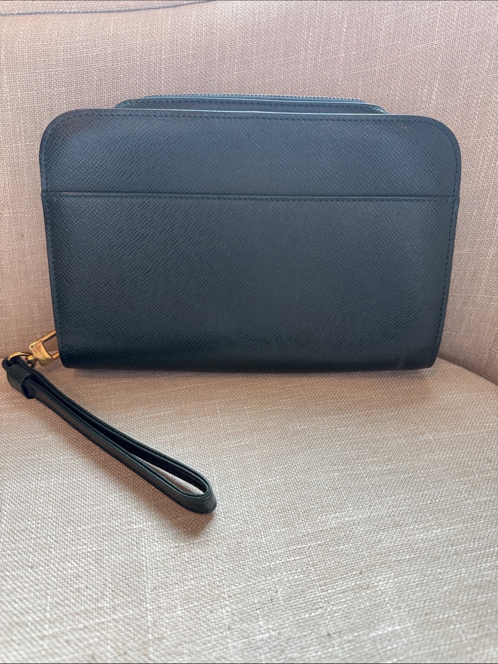 LOUIS VUITTON Green Taiga Baikal
Clutch Leather